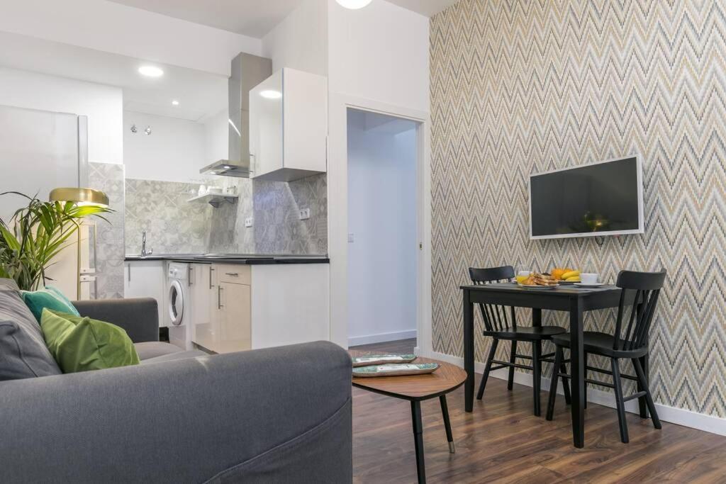 Apartamentos Plaza De Pedro Zerolo I 马德里 外观 照片