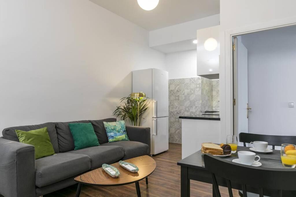 Apartamentos Plaza De Pedro Zerolo I 马德里 外观 照片