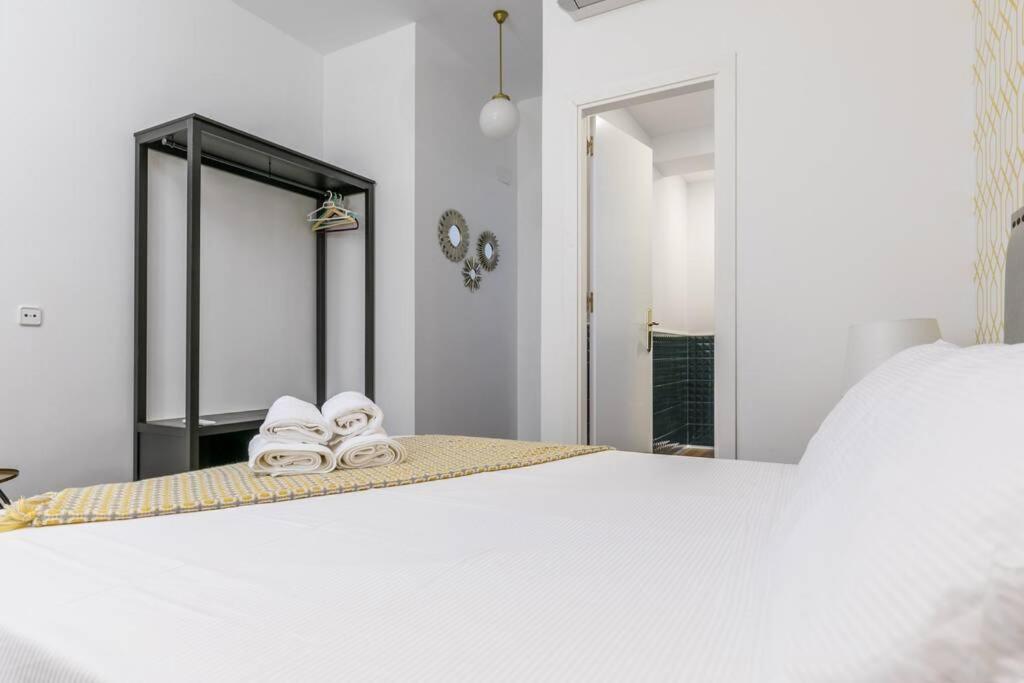 Apartamentos Plaza De Pedro Zerolo I 马德里 外观 照片